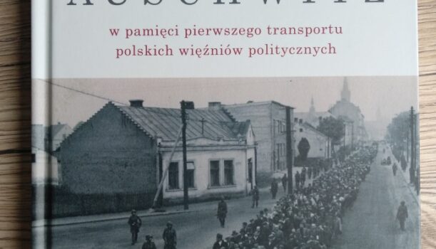 Recenzja: „Początki Auschwitz w pamięci pierwszego transportu polskich więźniów politycznych”